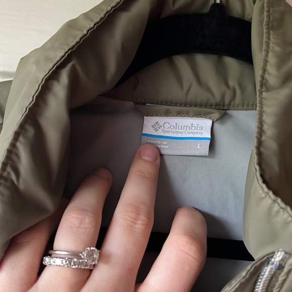 Columbia rain coat LARGE - Picture 3 of 3